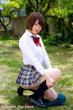 女人白嫩嫩的乳